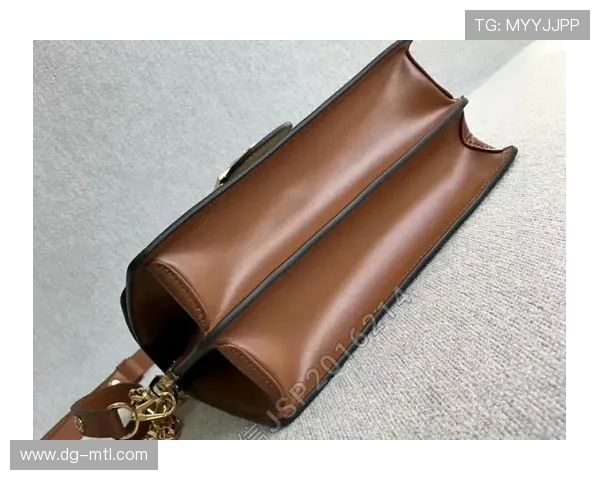 登贝莱又换豪车了？听说他钱包瘦了，手腕上的金表还闪呢！